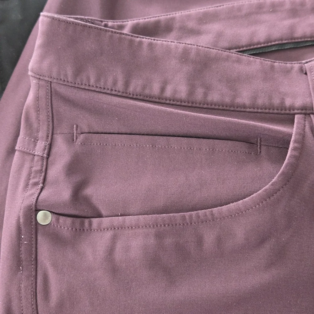Lululemon Performance ABC Golf Pants Mens 32 Plum Stretch Straight Travel M5426S